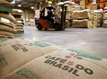 Exportações de café brasileiro atingem 4,3 milhões de sacas em novembro, diz Cecafé